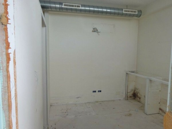 locale commerciale in vendita a Potenza Picena