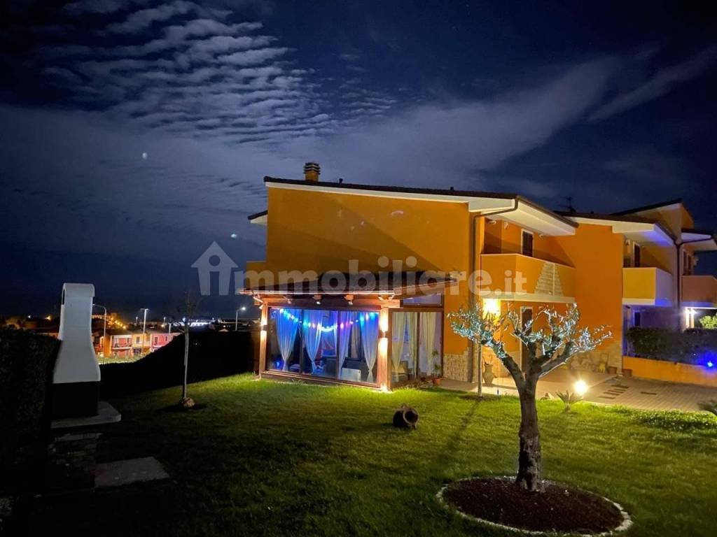 casa indipendente in vendita a Potenza Picena in zona Porto Potenza Picena