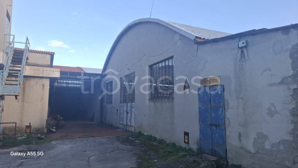 locale commerciale in vendita a Potenza Picena