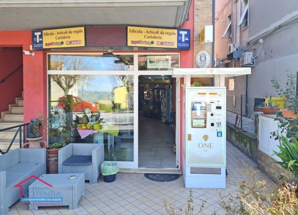 negozio in vendita a Potenza Picena