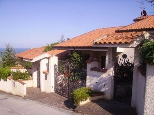 casa indipendente in vendita a Potenza Picena in zona Porto Potenza Picena