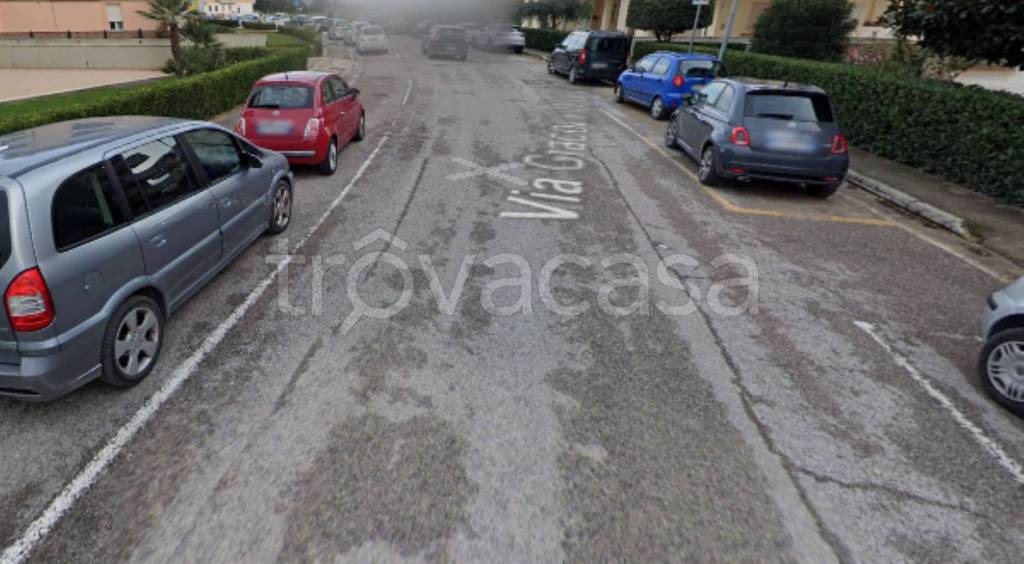 locale di sgombero in vendita a Potenza Picena in zona Porto Potenza Picena