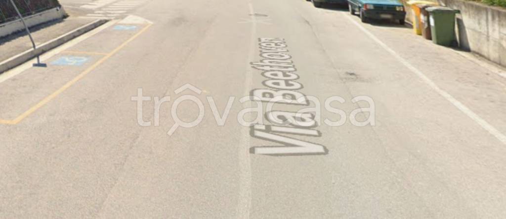 locale di sgombero in vendita a Potenza Picena