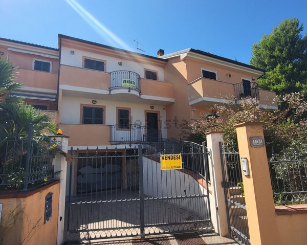 casa indipendente in vendita a Potenza Picena in zona Porto Potenza Picena