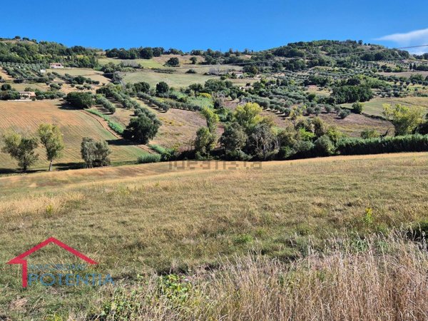 terreno agricolo in vendita a Potenza Picena in zona San Girio