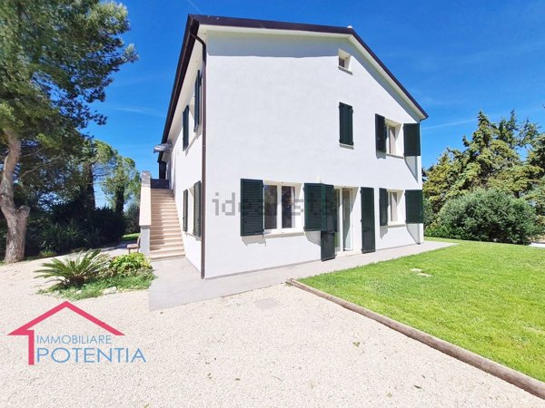 casa indipendente in vendita a Potenza Picena