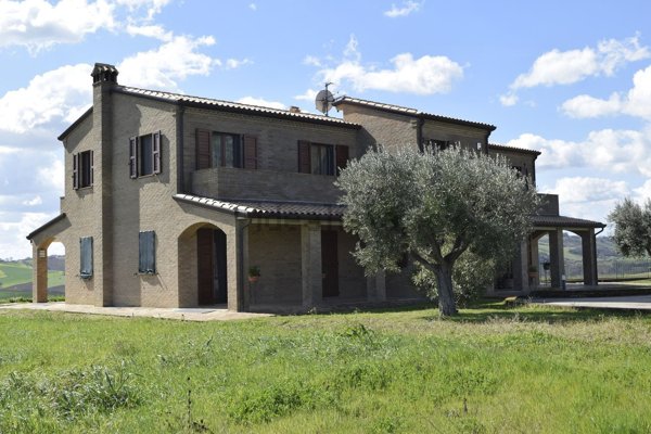 pentavano in vendita a Potenza Picena in zona Porto Potenza Picena