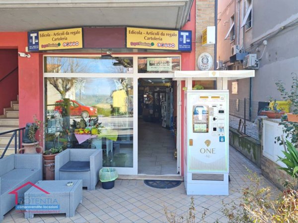 negozio in vendita a Potenza Picena