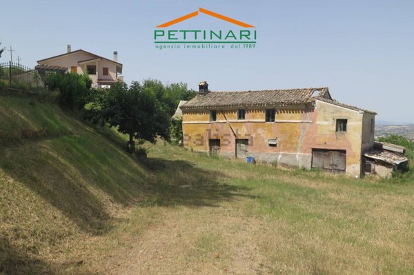 quadrivano in vendita a Potenza Picena