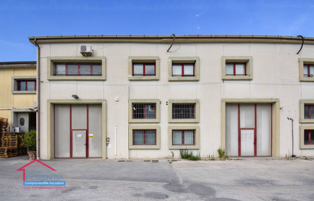 capannone in vendita a Potenza Picena