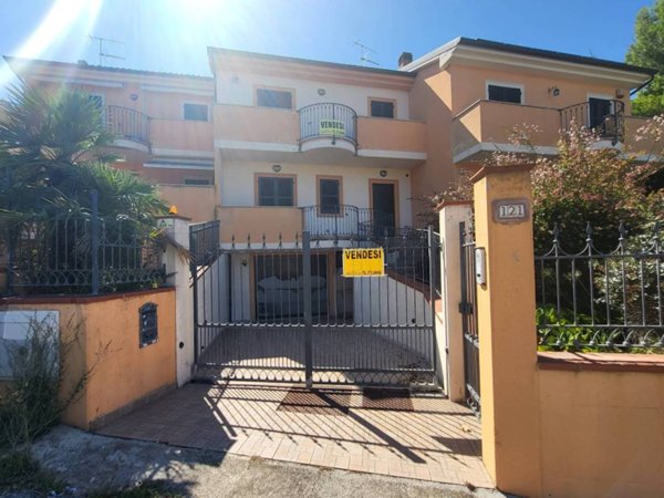 casa indipendente in vendita a Potenza Picena in zona Porto Potenza Picena