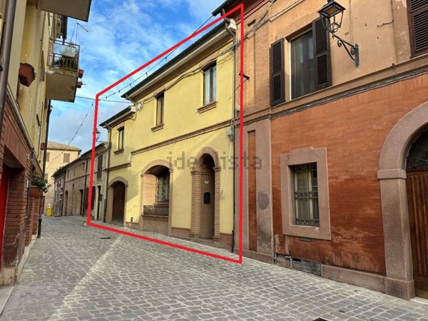 esavano in vendita a Potenza Picena