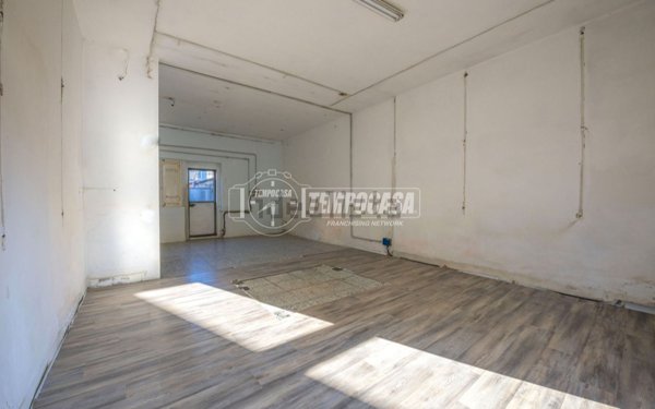 locale commerciale in vendita a Potenza Picena