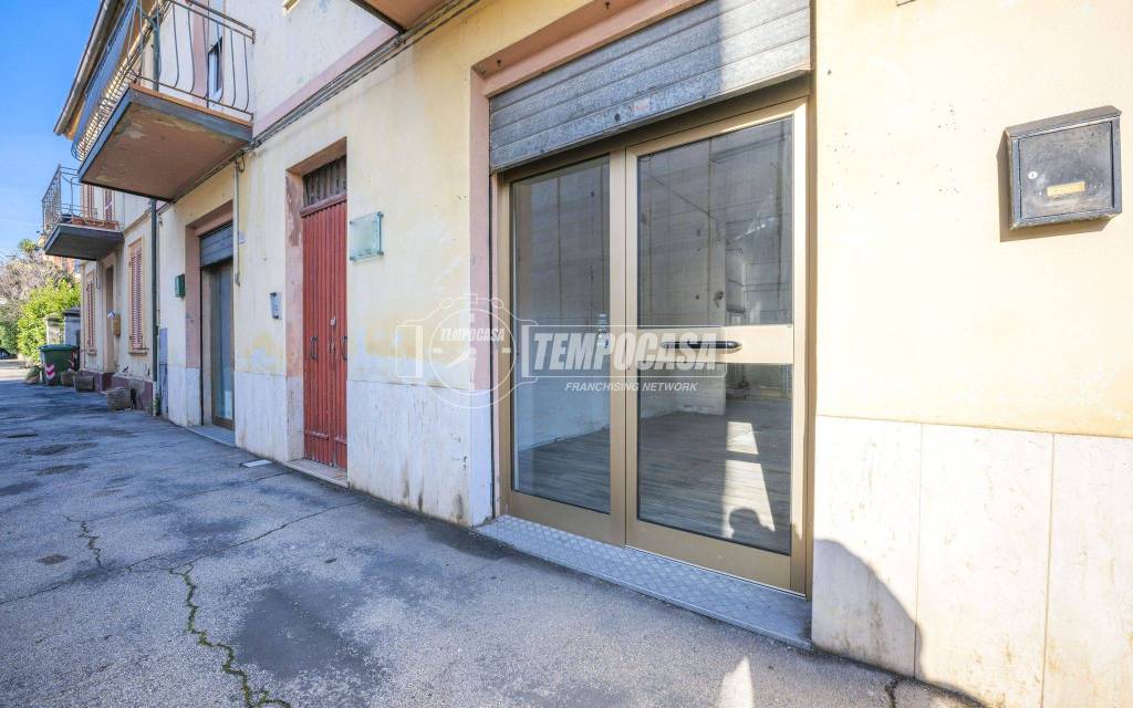 negozio in vendita a Potenza Picena in zona Porto Potenza Picena