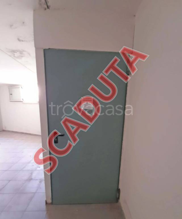 locale commerciale in vendita a Potenza Picena in zona Porto Potenza Picena