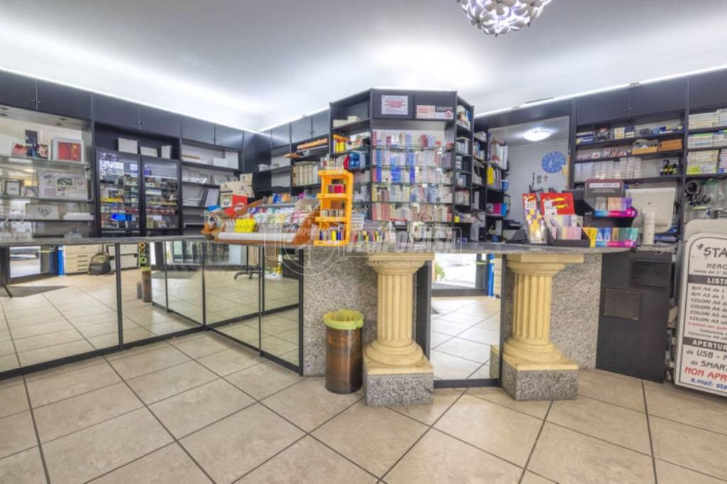 negozio in vendita a Potenza Picena in zona Porto Potenza Picena