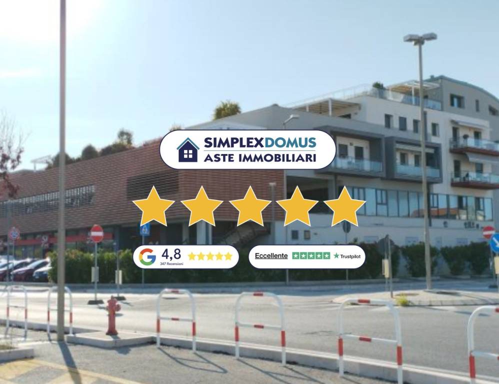 locale commerciale in vendita a Potenza Picena in zona Porto Potenza Picena