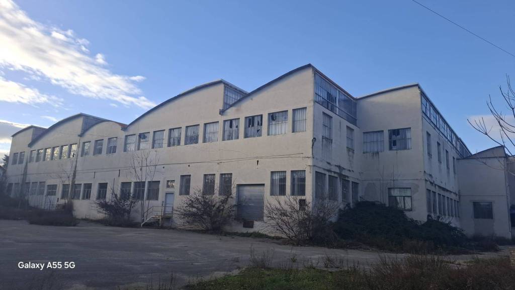 locale commerciale in vendita a Potenza Picena