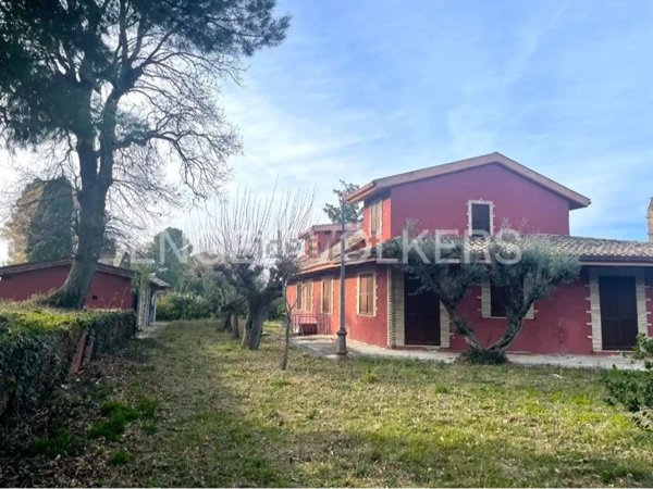 casa indipendente in vendita a Potenza Picena