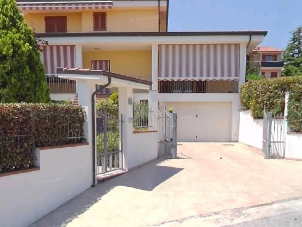 casa indipendente in vendita a Potenza Picena in zona Porto Potenza Picena