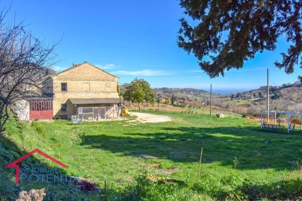 casale in vendita a Potenza Picena