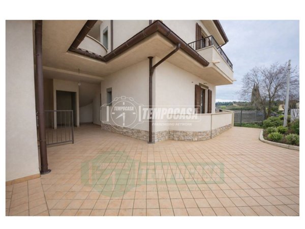 appartamento in vendita a Potenza Picena in zona Montecanepino
