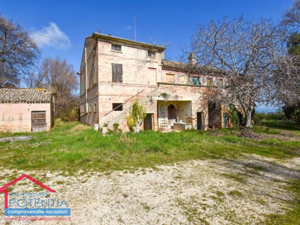 casale in vendita a Potenza Picena in zona San Girio