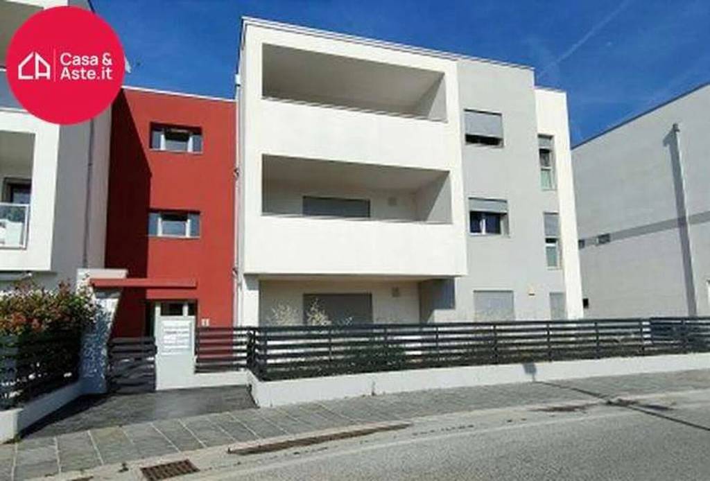 appartamento in vendita a Potenza Picena in zona Porto Potenza Picena