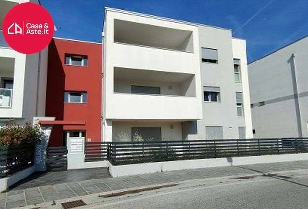 appartamento in vendita a Potenza Picena in zona Porto Potenza Picena