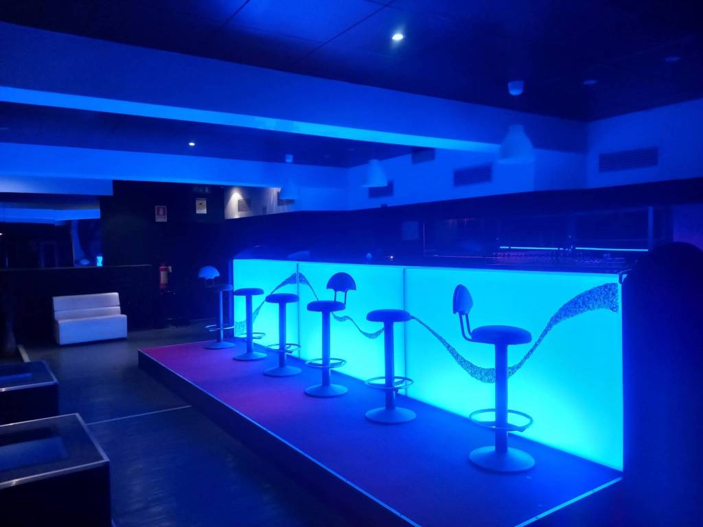 negozio in vendita a Potenza Picena in zona Porto Potenza Picena