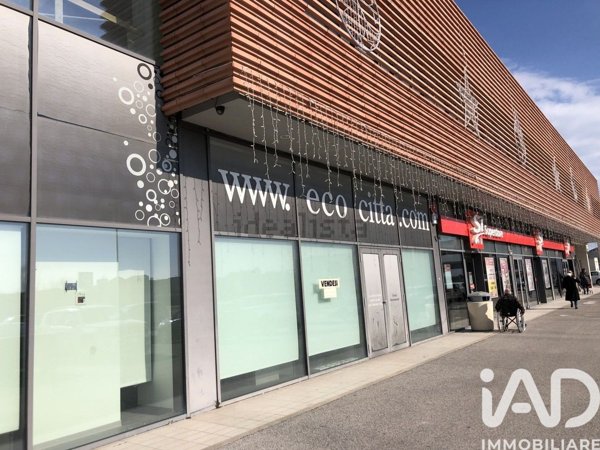 ufficio in vendita a Potenza Picena