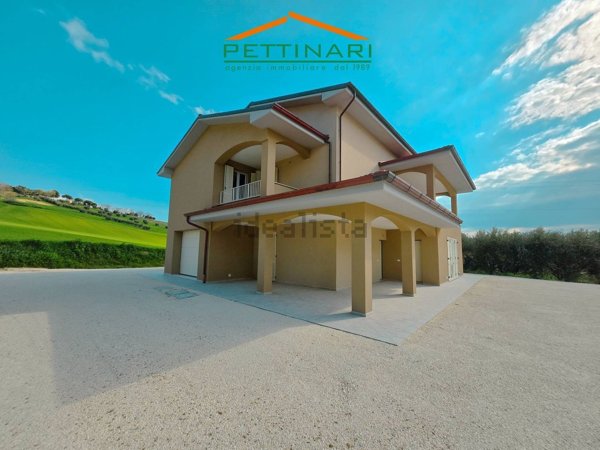 casa indipendente in vendita a Potenza Picena