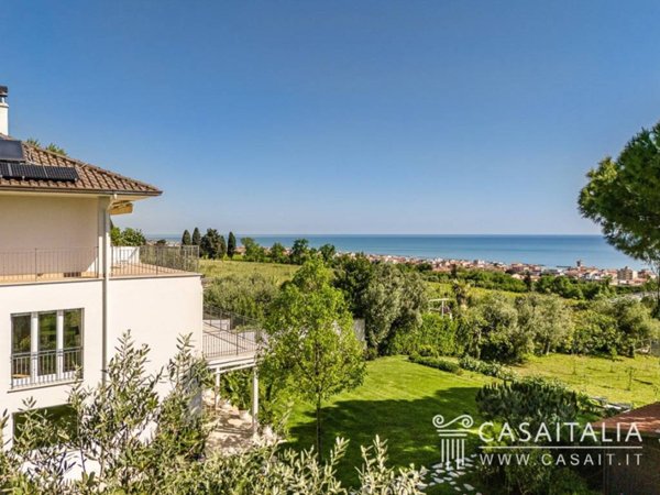 casa indipendente in vendita a Potenza Picena in zona Porto Potenza Picena