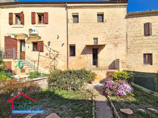 casa indipendente in vendita a Potenza Picena