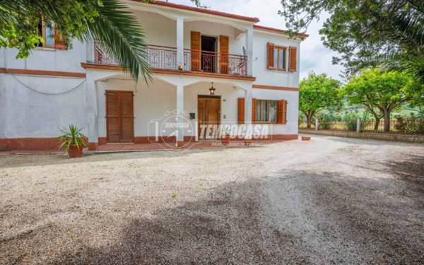 casa indipendente in vendita a Potenza Picena