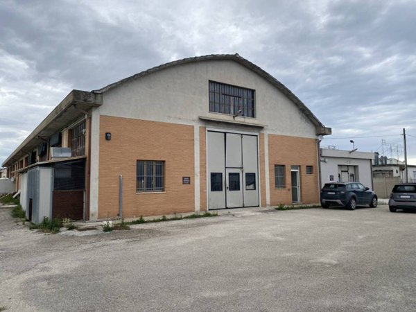 capannone in vendita a Potenza Picena