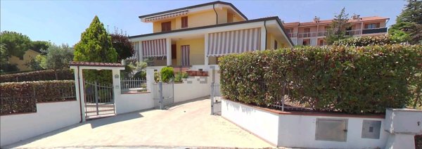 casa indipendente in vendita a Potenza Picena in zona Porto Potenza Picena