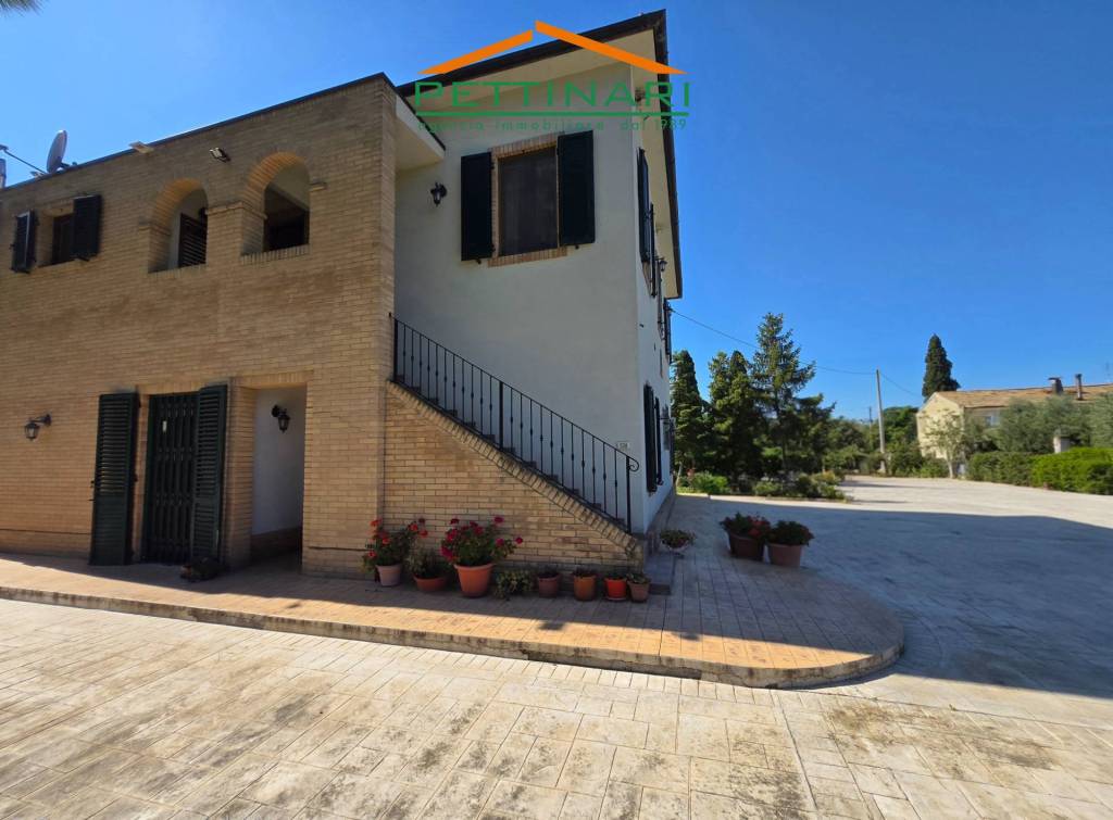 casa indipendente in vendita a Potenza Picena