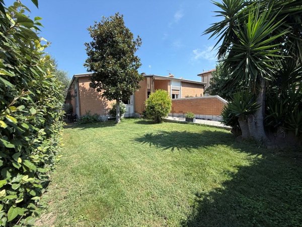 casa indipendente in vendita a Potenza Picena in zona Porto Potenza Picena