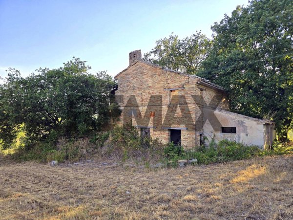 casale in vendita a Potenza Picena in zona San Girio