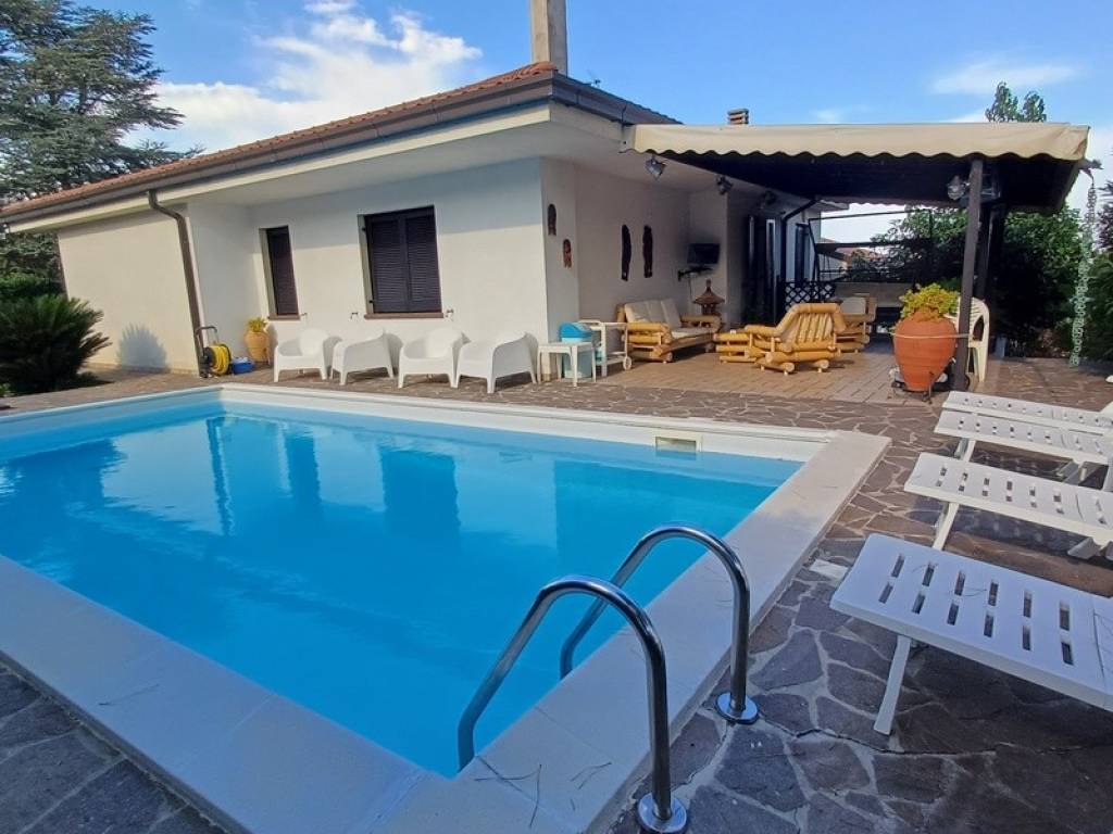 casa indipendente in vendita a Potenza Picena in zona Porto Potenza Picena