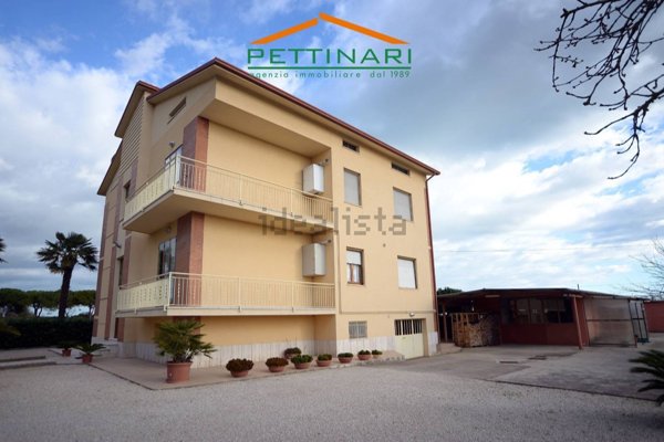 appartamento in vendita a Potenza Picena in zona San Girio