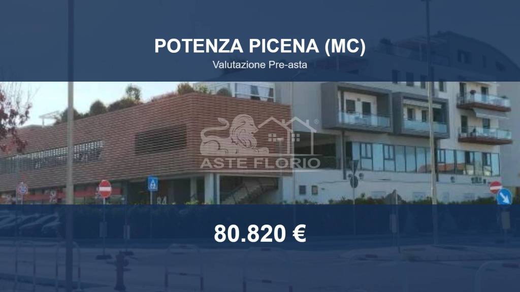 locale commerciale in vendita a Potenza Picena in zona Porto Potenza Picena