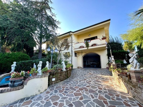 casa indipendente in vendita a Potenza Picena