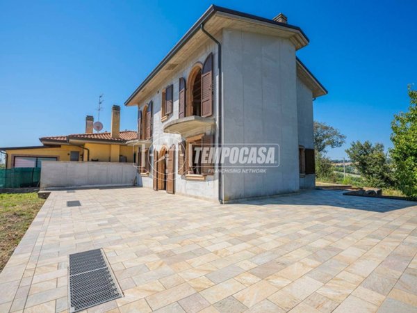 casa indipendente in vendita a Potenza Picena in zona Porto Potenza Picena