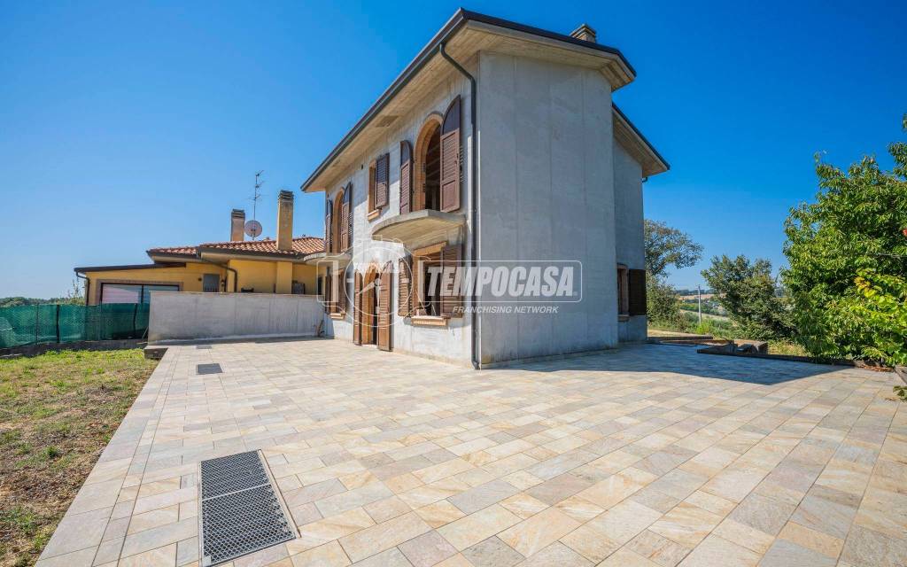 casa indipendente in vendita a Potenza Picena