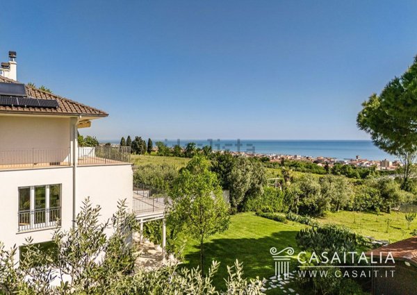 casa indipendente in vendita a Potenza Picena in zona Porto Potenza Picena