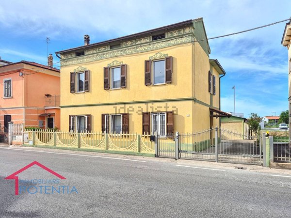 casa indipendente in vendita a Potenza Picena in zona Porto Potenza Picena
