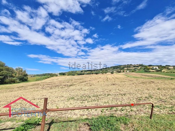 terreno in vendita a Potenza Picena in zona San Girio