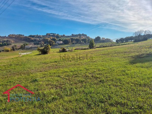 terreno in vendita a Potenza Picena